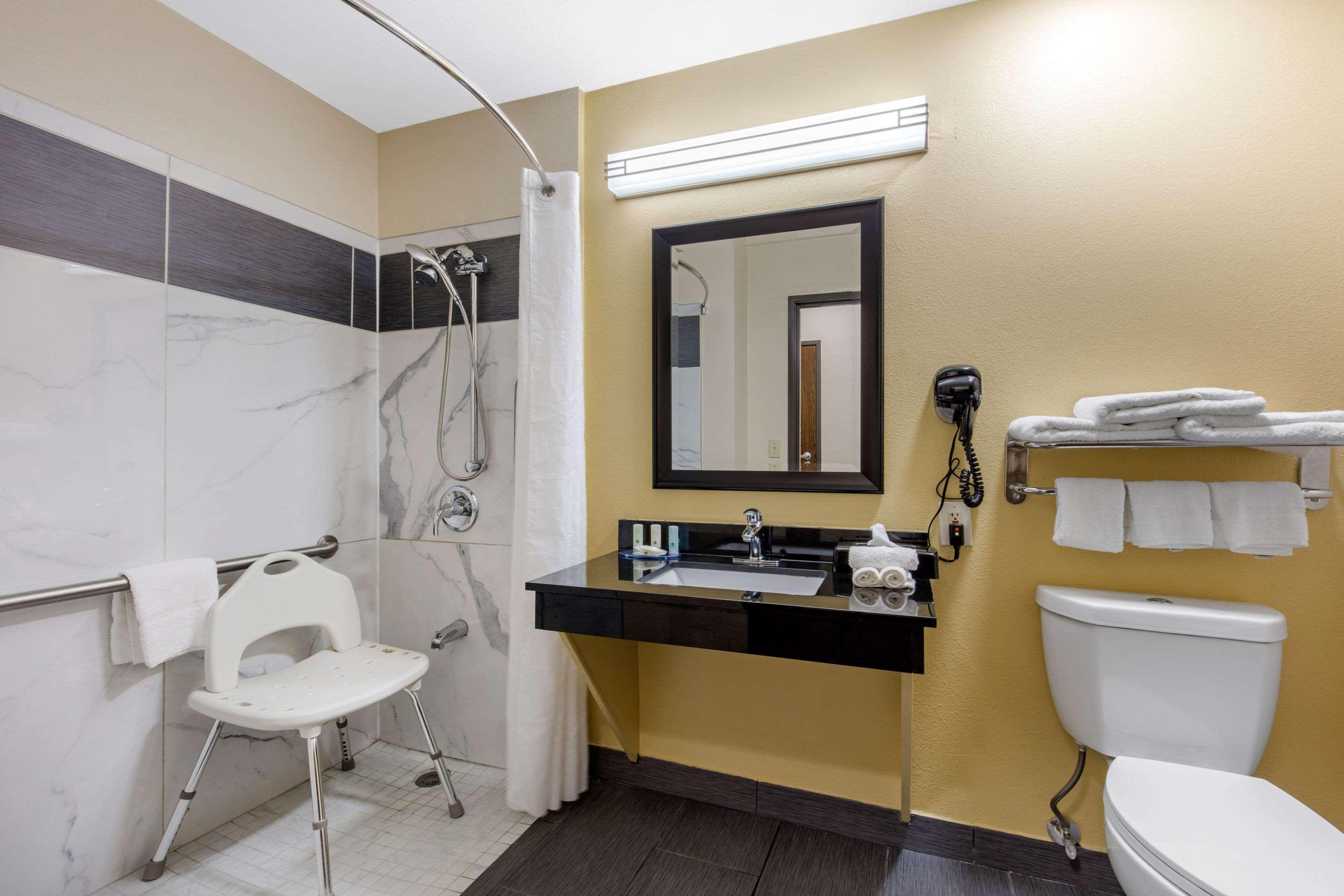 Quality Inn Cadiz Extérieur photo