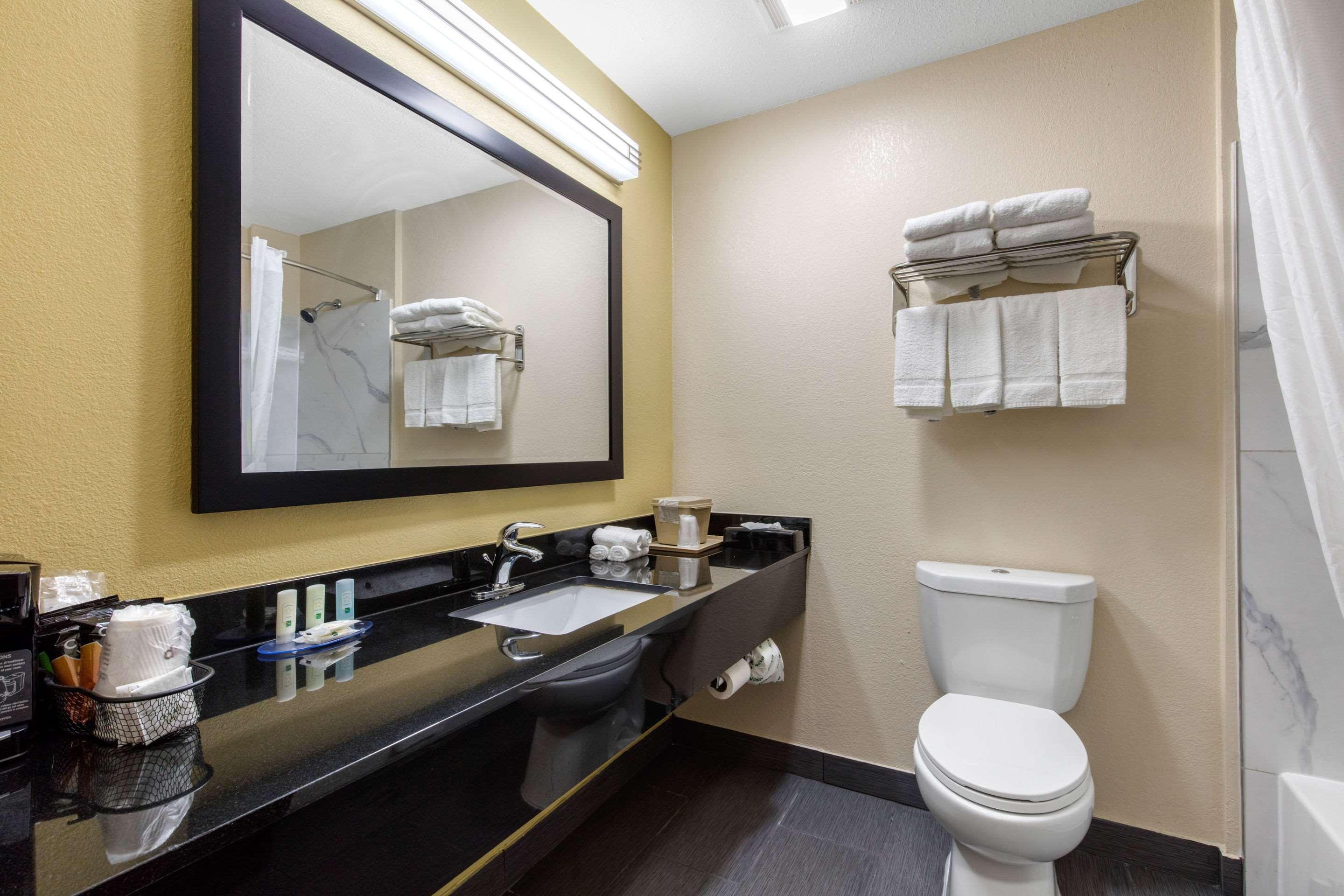 Quality Inn Cadiz Extérieur photo