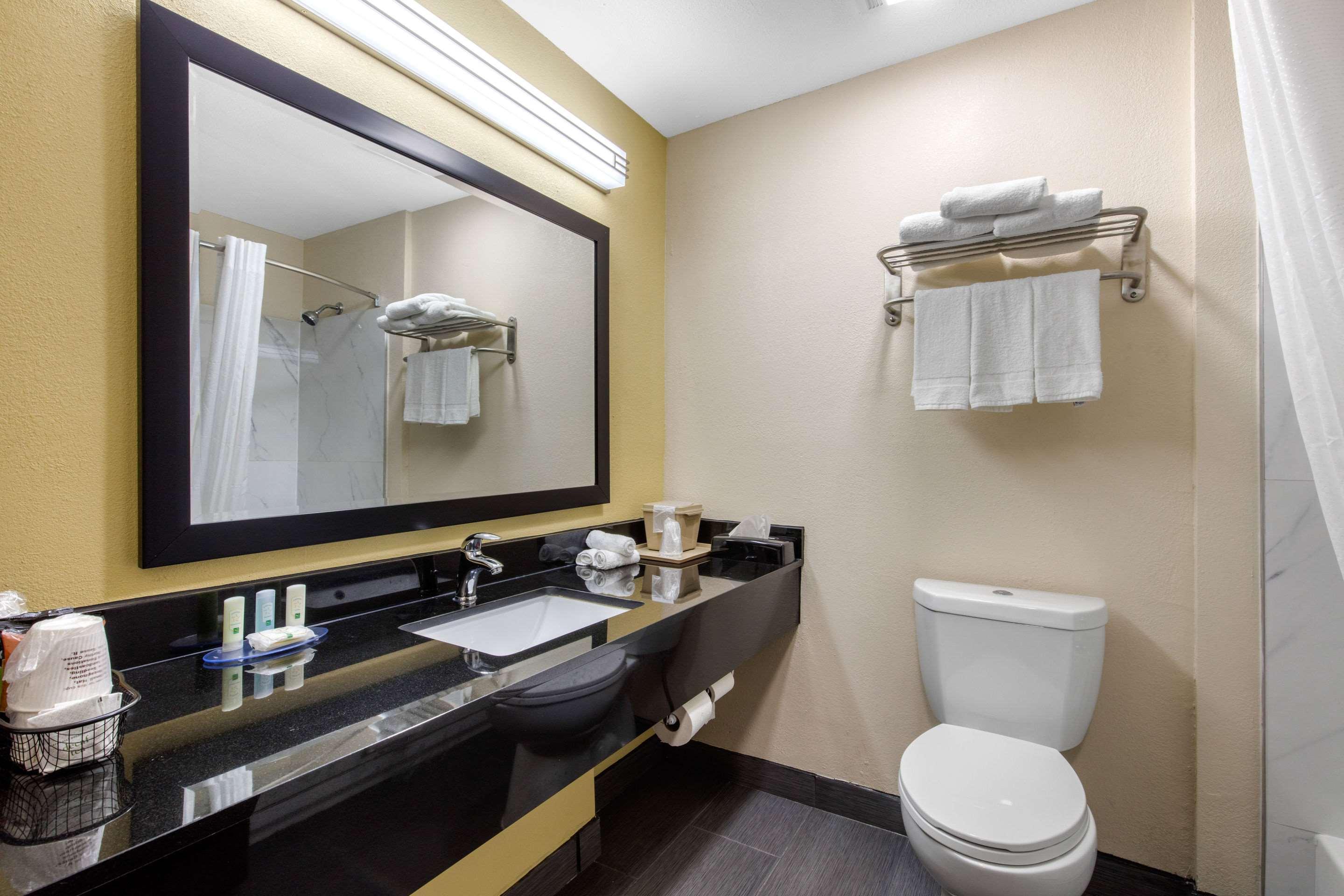 Quality Inn Cadiz Extérieur photo