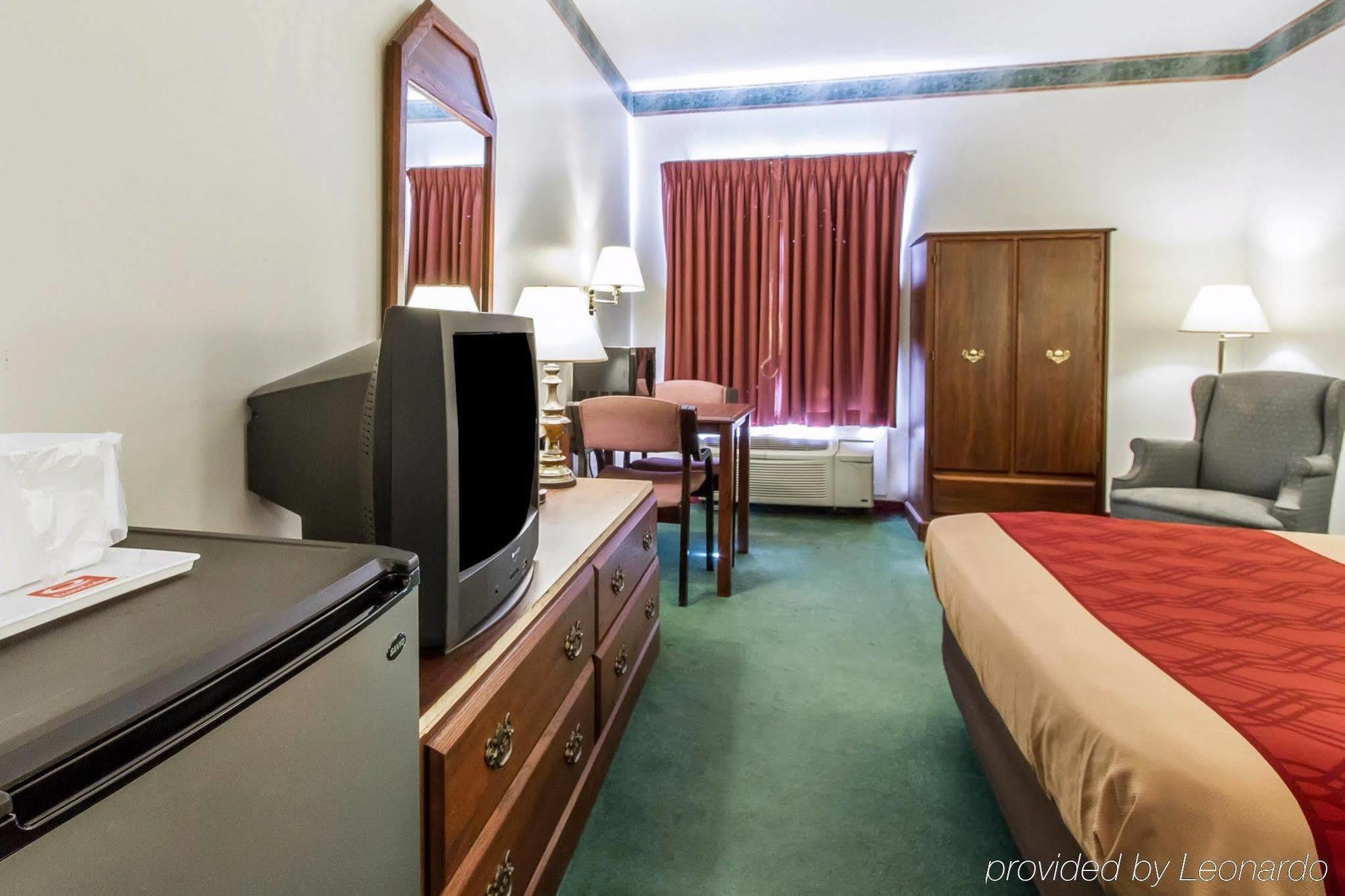 Quality Inn Cadiz Extérieur photo