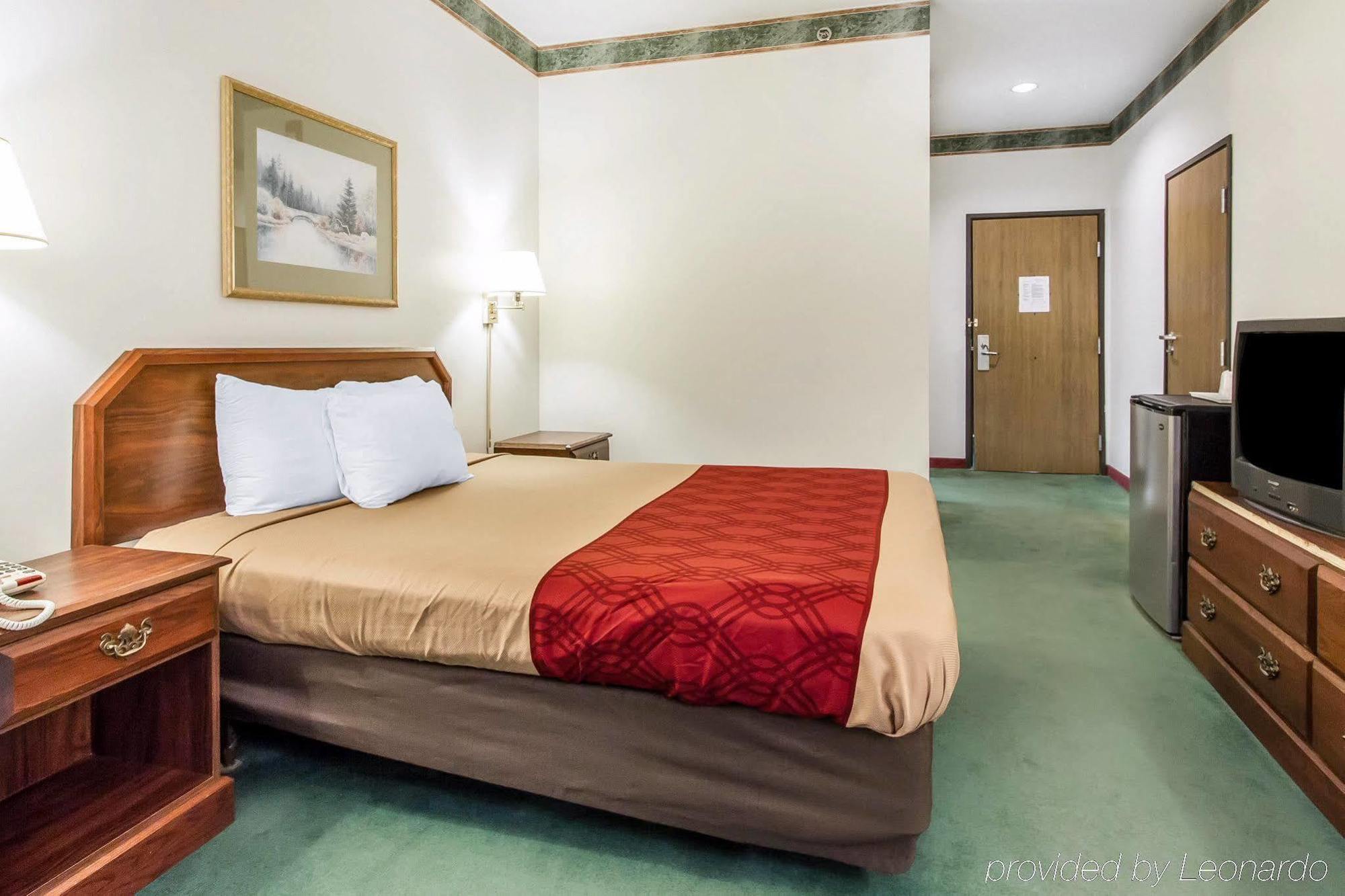 Quality Inn Cadiz Extérieur photo