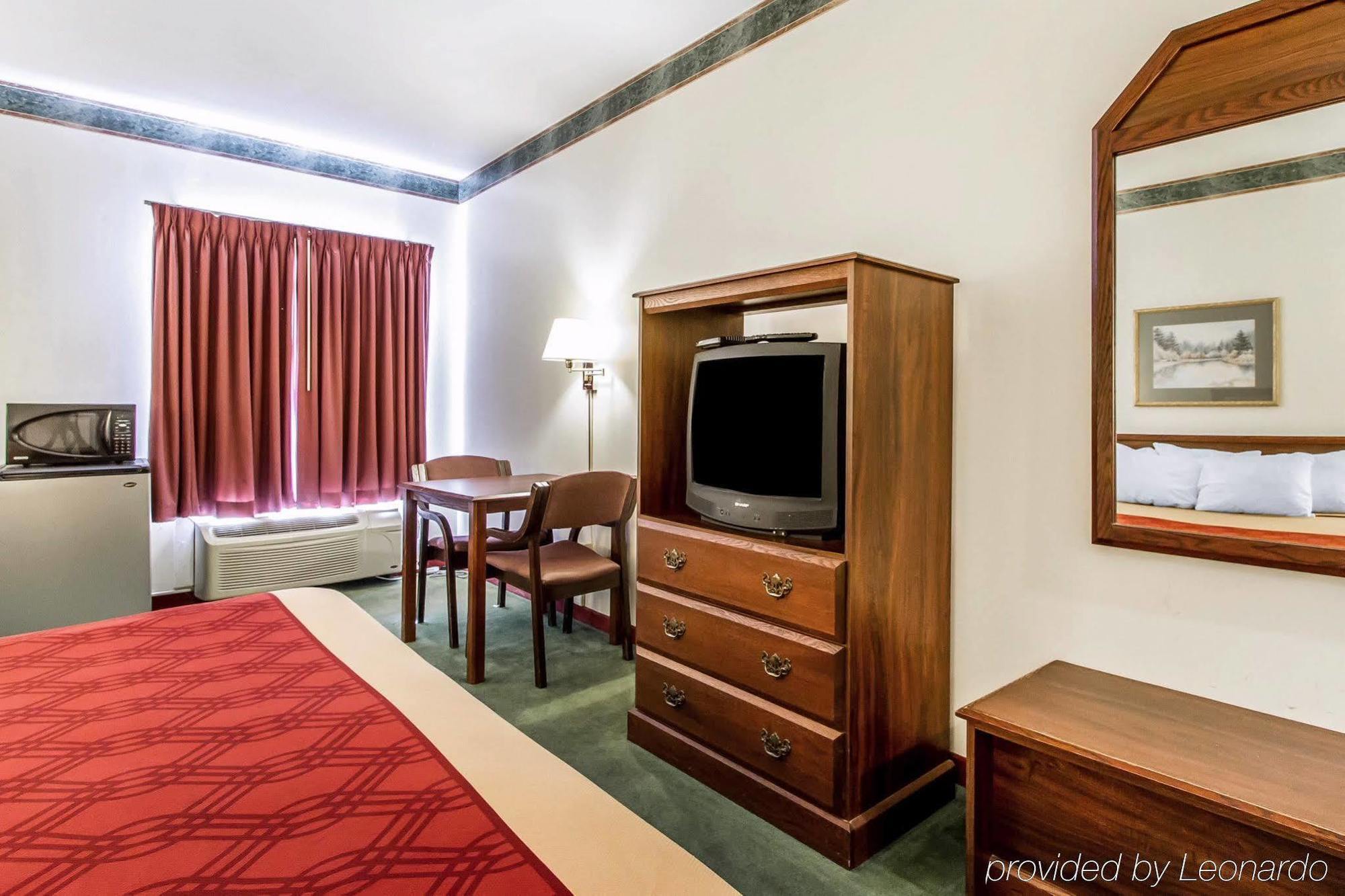Quality Inn Cadiz Extérieur photo