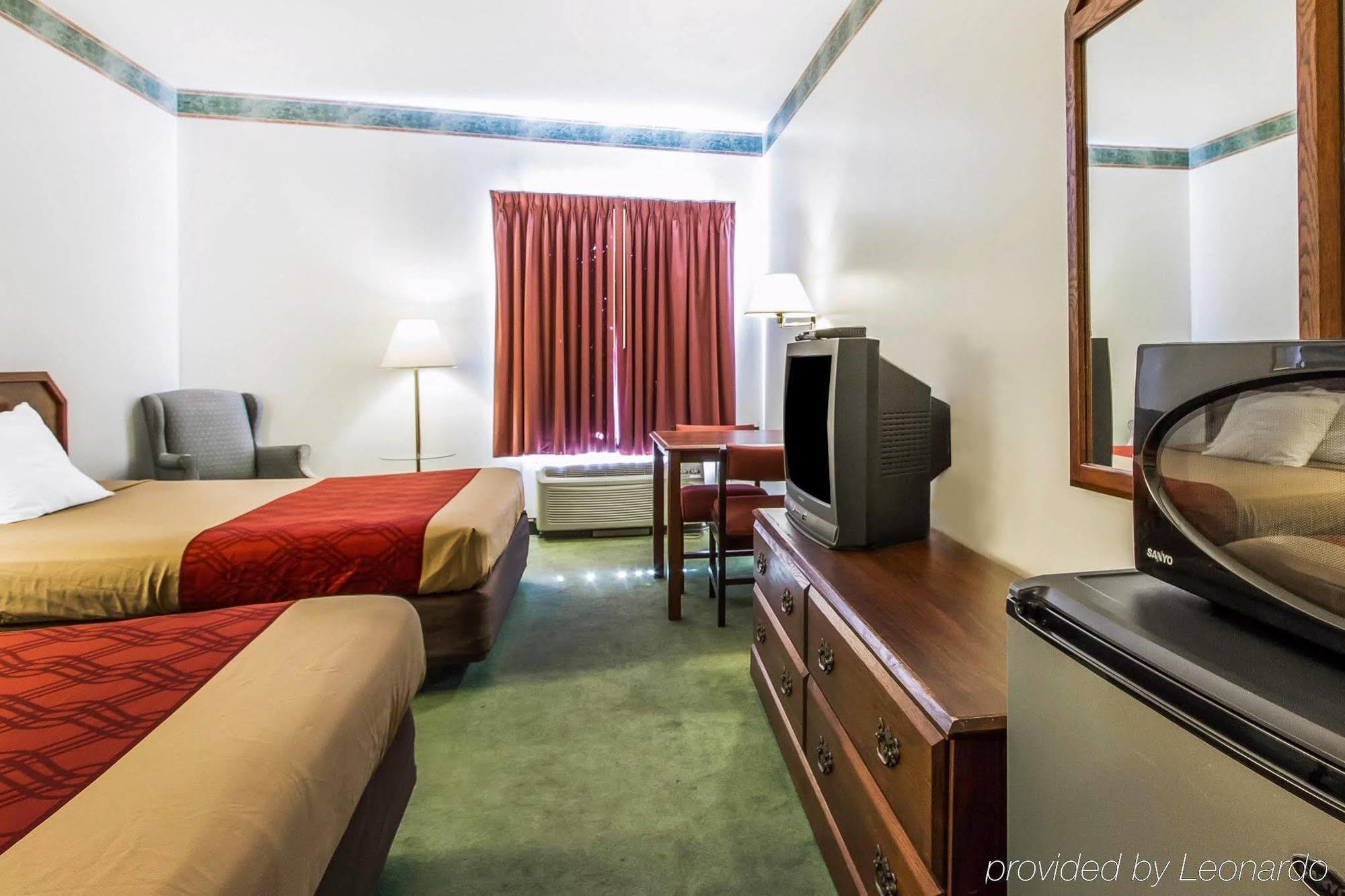 Quality Inn Cadiz Extérieur photo